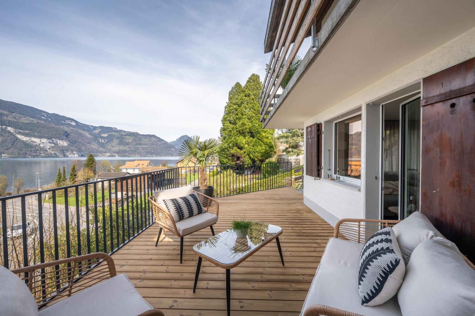 Bijou Side Terrace - Panorama-terrasse Mit Seeblick Leissigen